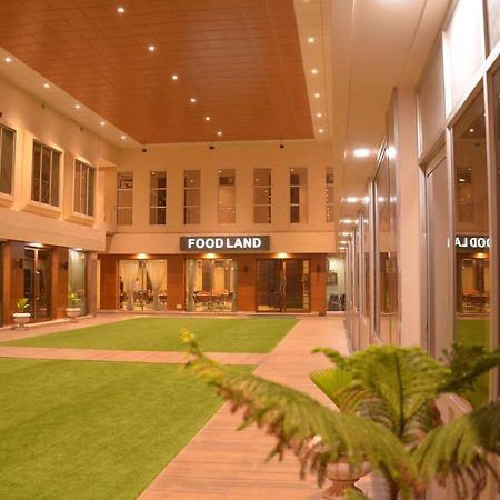 Hotel Prince Residency ภุช ภายนอก รูปภาพ