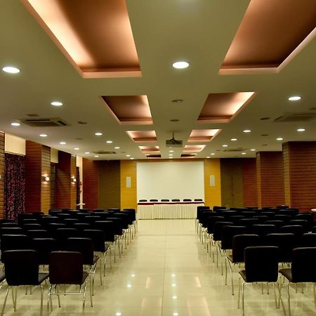 Hotel Prince Residency ภุช ภายนอก รูปภาพ