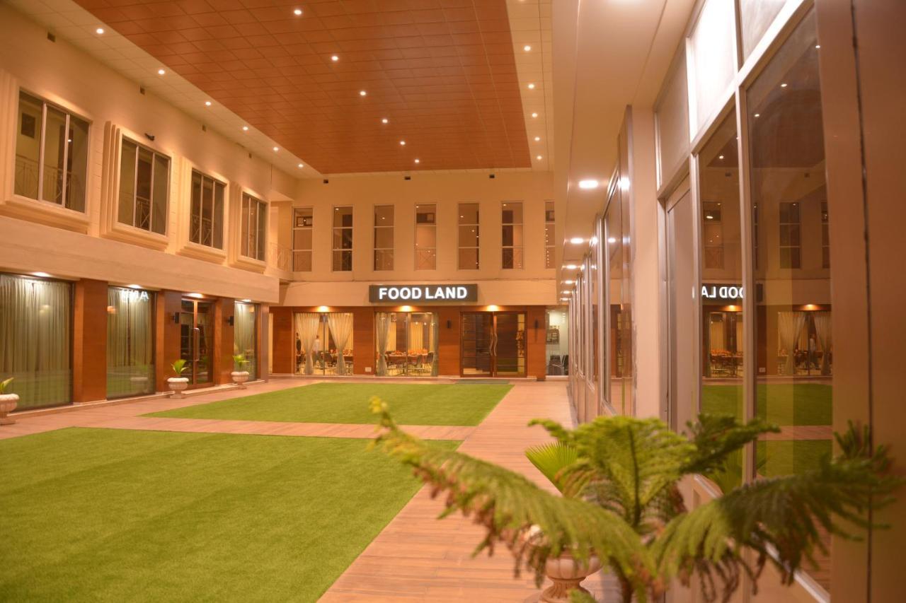 Hotel Prince Residency ภุช ภายนอก รูปภาพ