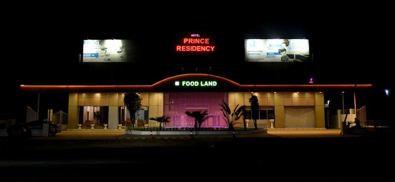 Hotel Prince Residency ภุช ภายนอก รูปภาพ