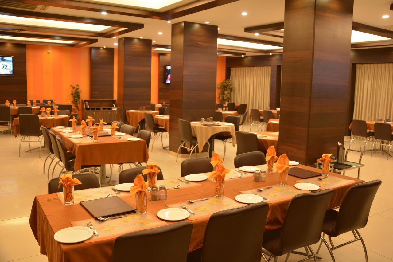 Hotel Prince Residency ภุช ภายนอก รูปภาพ
